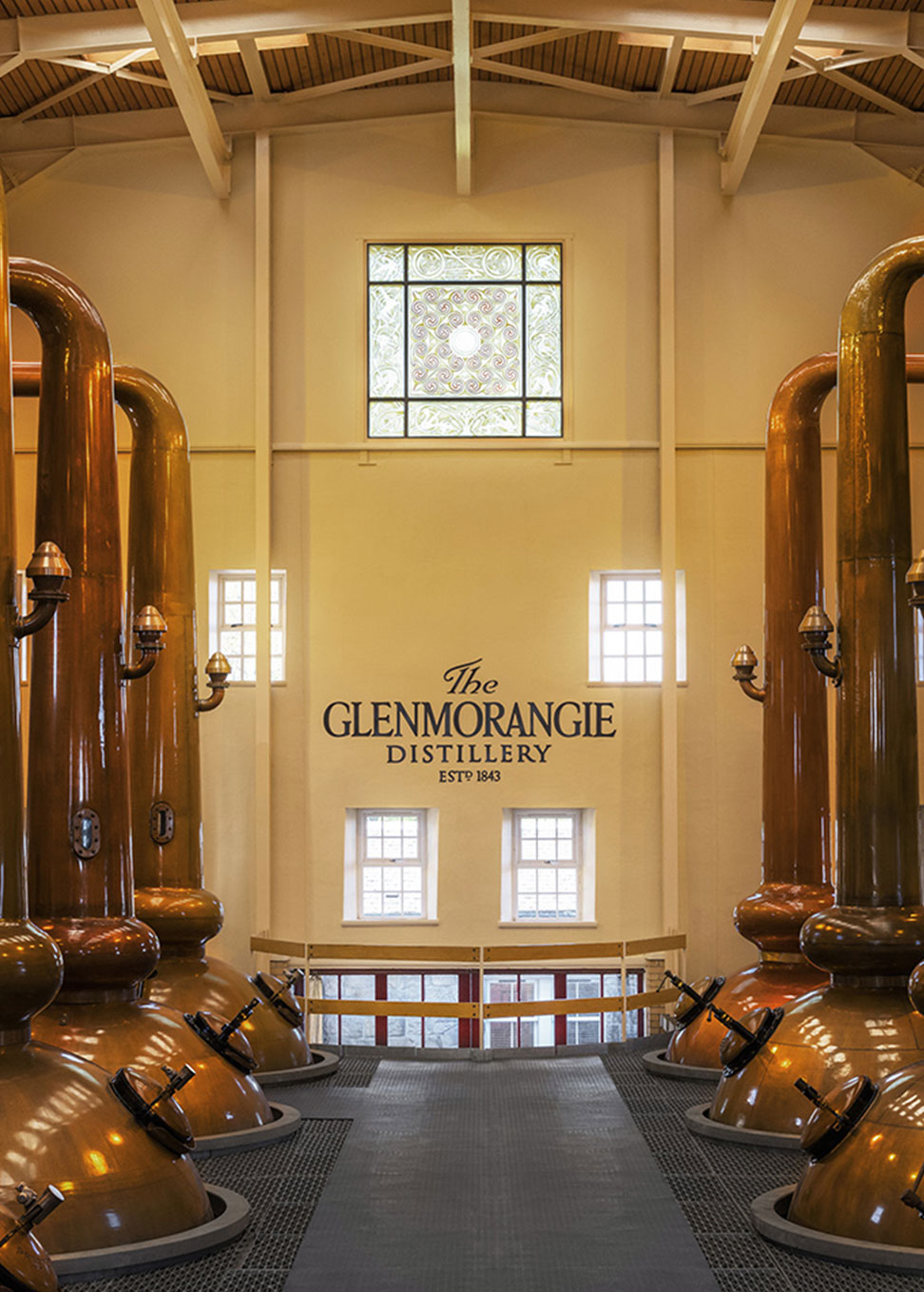 Glenmorangie酿酒厂的蒸馏器© Glenmorangie
